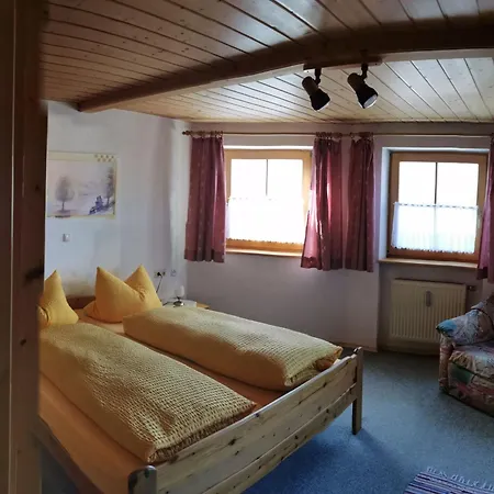 Mit Komplett Eingerichteter Kuechenzeile Im Wohnraum By Interhome هايدموهله