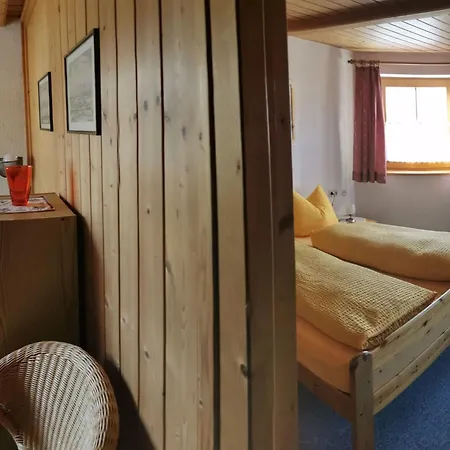 Mit Komplett Eingerichteter Kuechenzeile Im Wohnraum By Interhome هايدموهله