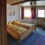 Mit Komplett Eingerichteter Kuechenzeile Im Wohnraum By Interhome 公寓 Haidmühle