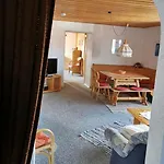 Mit Komplett Eingerichteter Kuechenzeile Im Wohnraum By Interhome 公寓 Haidmühle