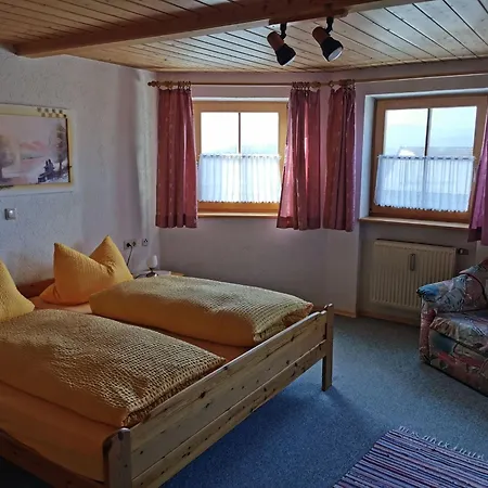Mit Komplett Eingerichteter Kuechenzeile Im Wohnraum By Interhome 하이드뮐
