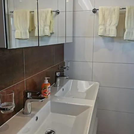Mit Komplett Eingerichteter Kuechenzeile Im Wohnraum By Interhome Lägenhet *