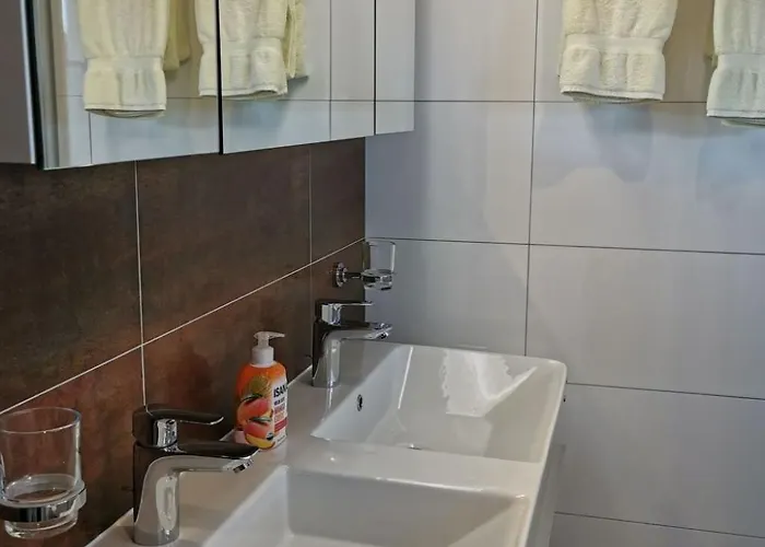 Mit Komplett Eingerichteter Kuechenzeile Im Wohnraum By Interhome 아파트 *